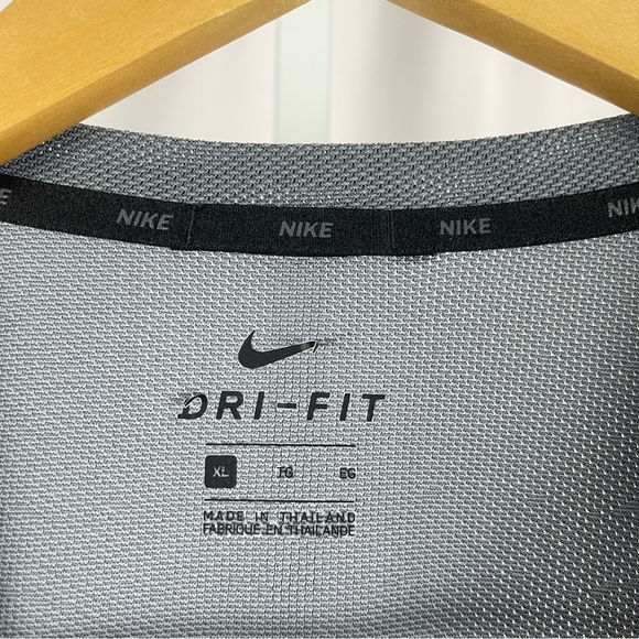 Nike Dry Men's XL Short Sleeve Training Athletic Shirt Sport Running Workout Gym - Picture 3 of 7